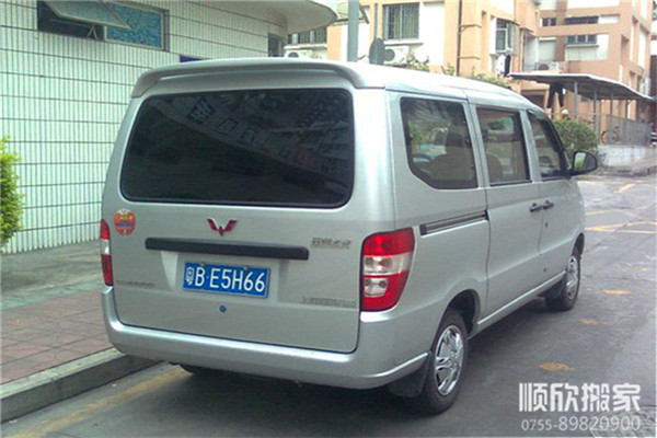 深圳搬家公司面包车
